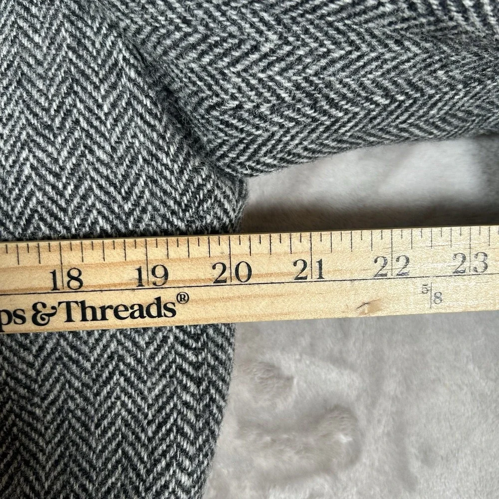 VTG Harris Tweed Blazer Mens 40R Gray Herringbone Wool Handwoven Sport Coat